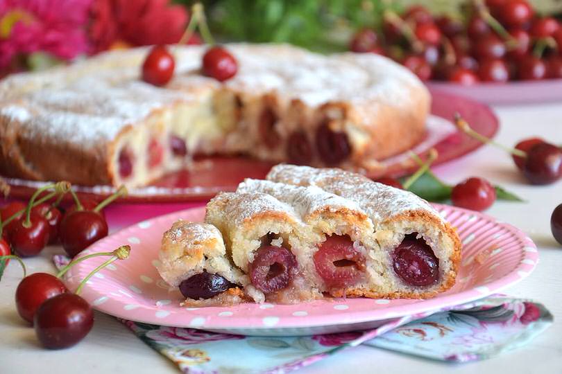 Torta di ciliegie russa