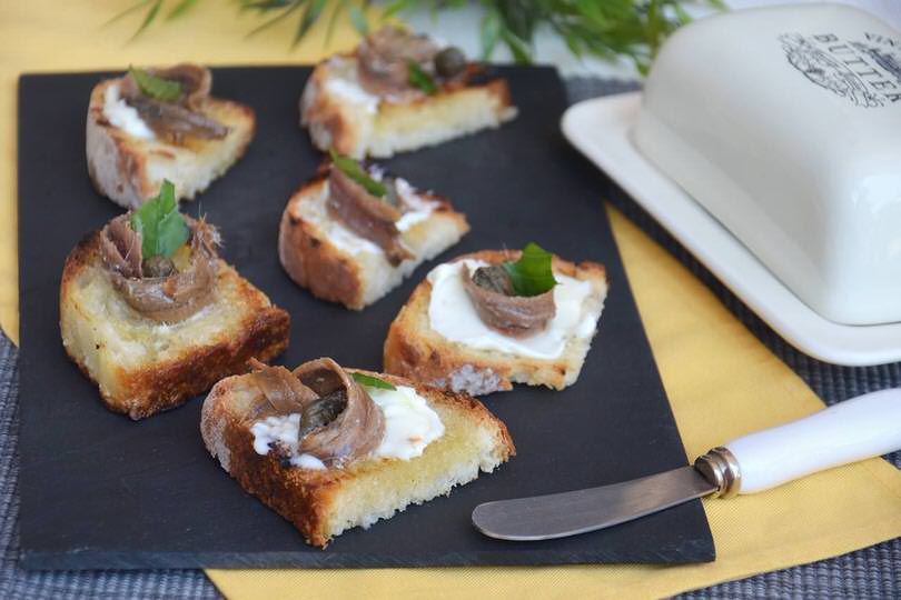 Bruschette burro e alici