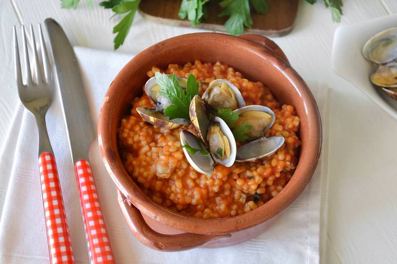 Fregola con arselle