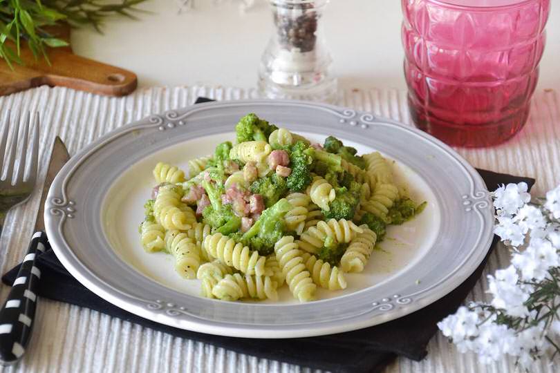 Pasta broccoli e pancetta