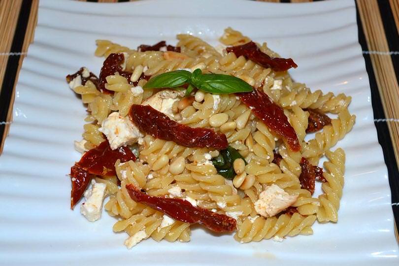 Pasta con pomodori secchi e ricotta
