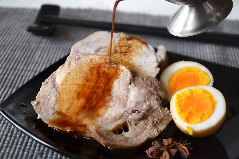 Maiale all'anice stellato (nibuta chashu)
