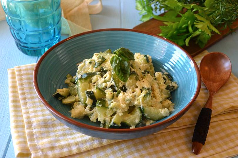 Minestra di zucchine cacio e uova
