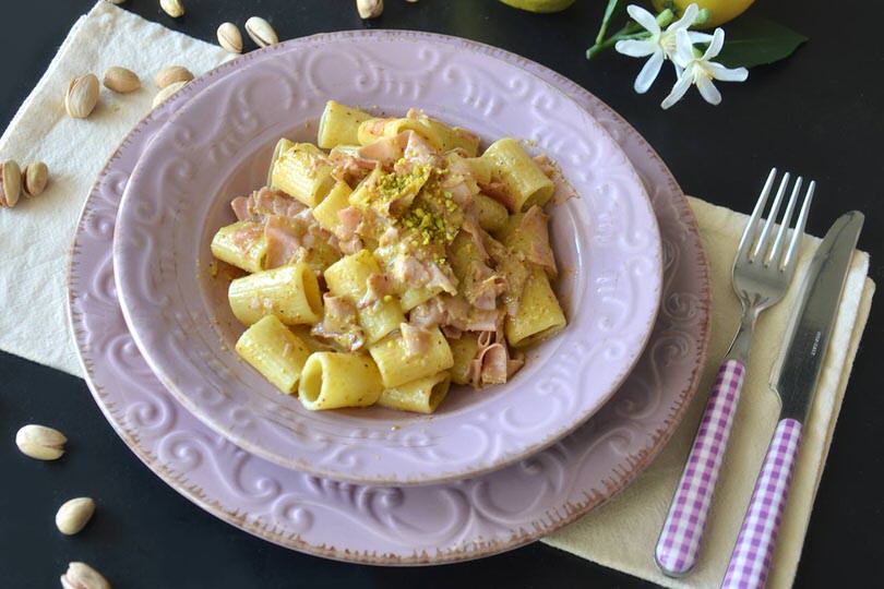 Pasta con mortadella