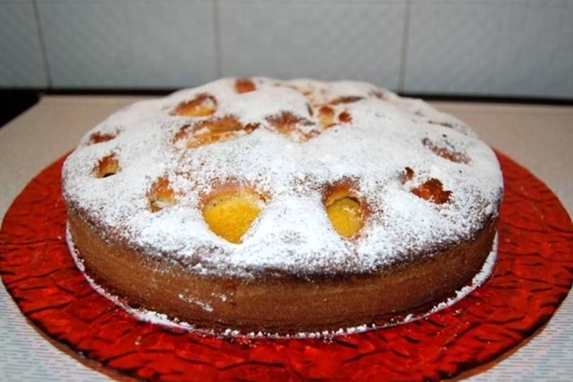 Torta con le pesche