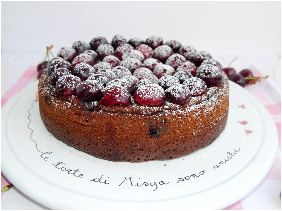 Torta al cioccolato e ciliegie