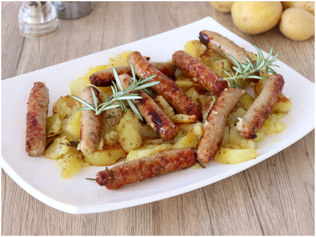Salsiccia e patate al forno