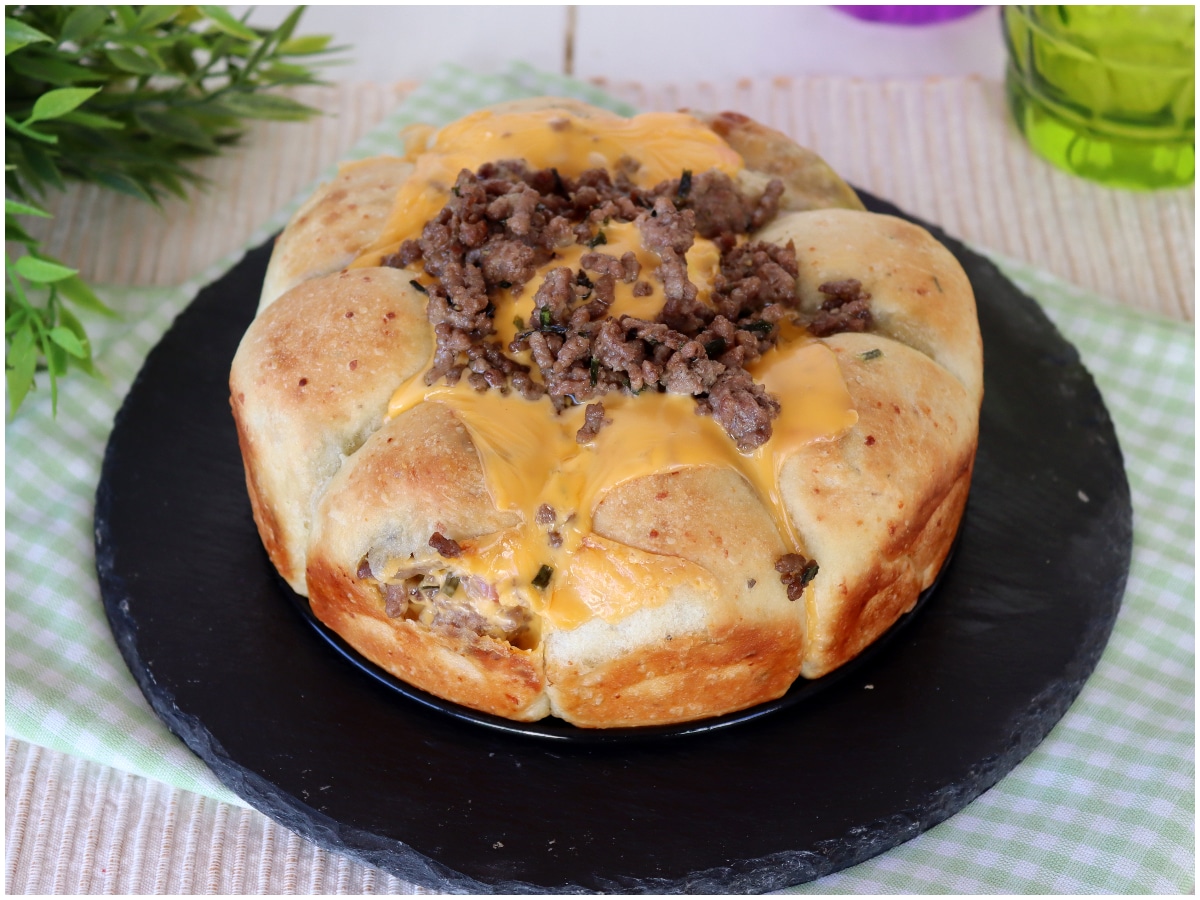 Panini con carne e cheddar