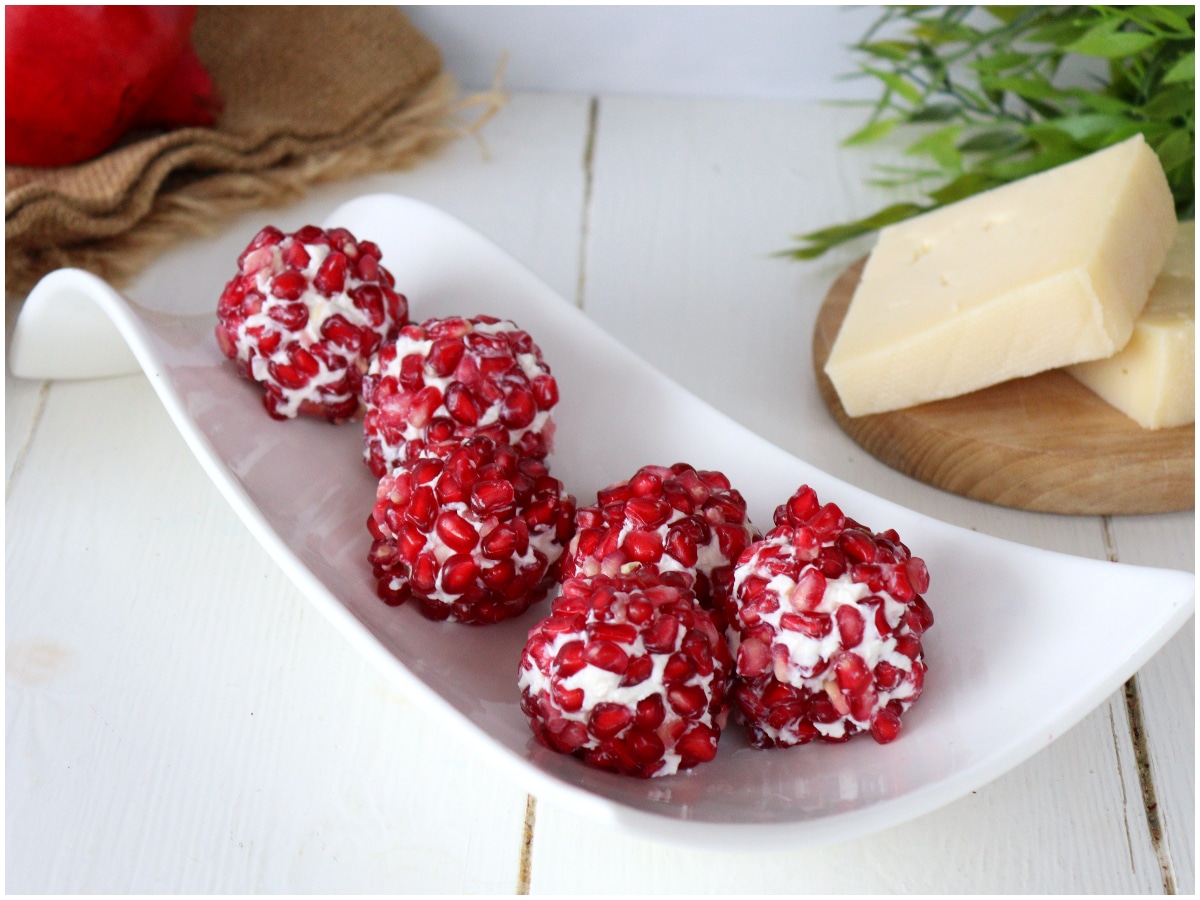 Palline di formaggio e melograno