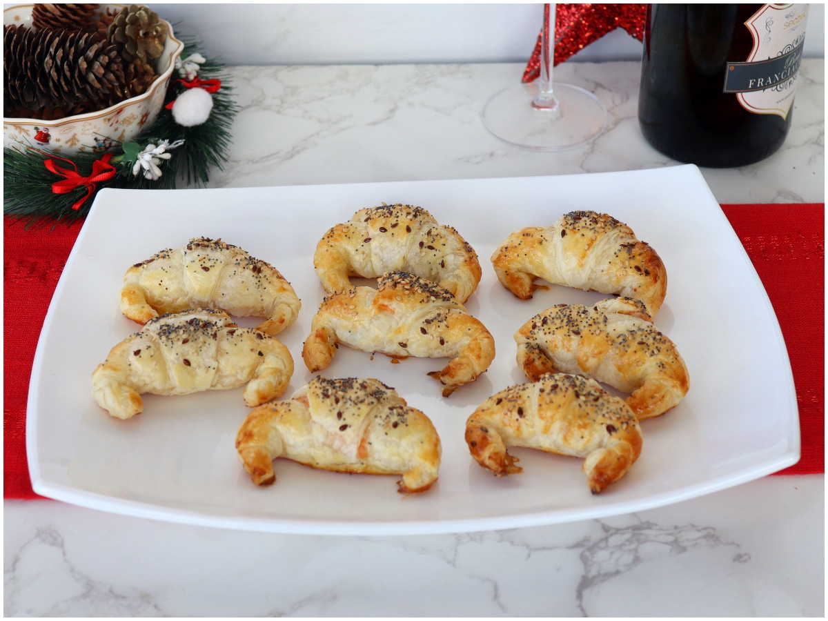 Cornetti salati con salmone