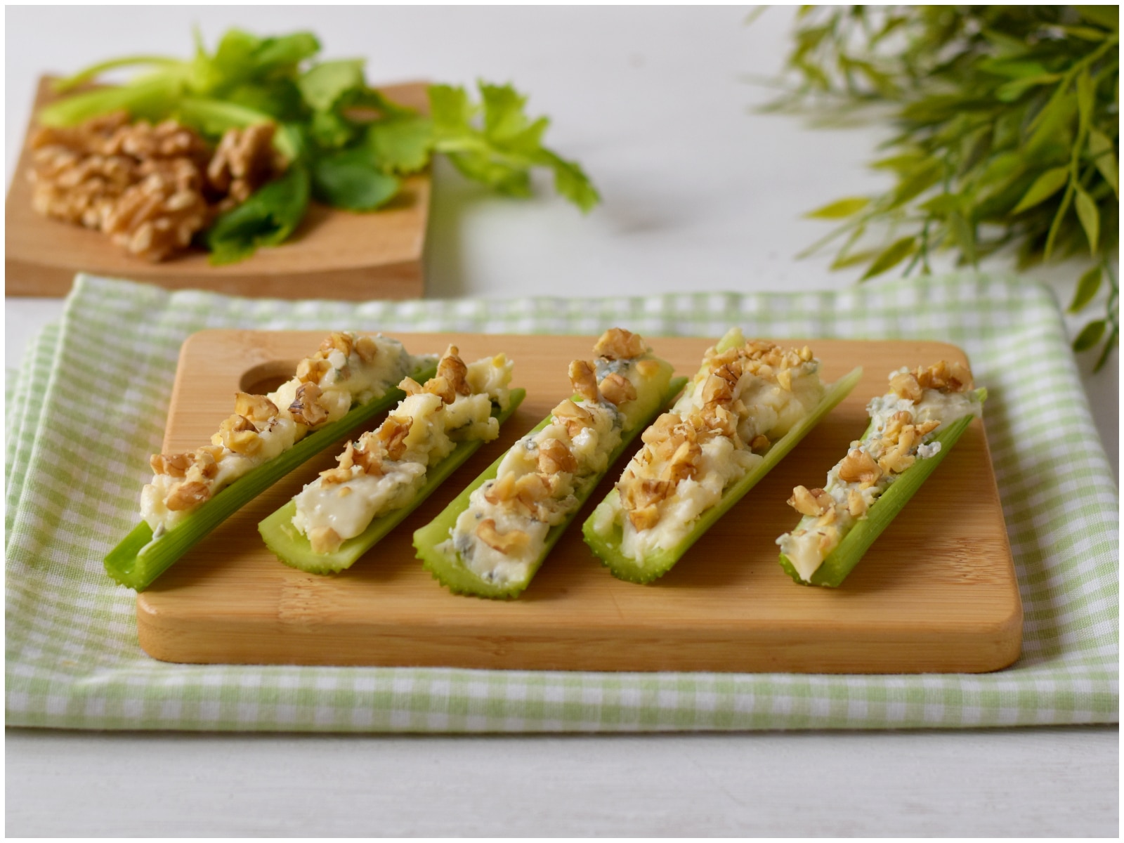 Barchette di sedano con gorgonzola